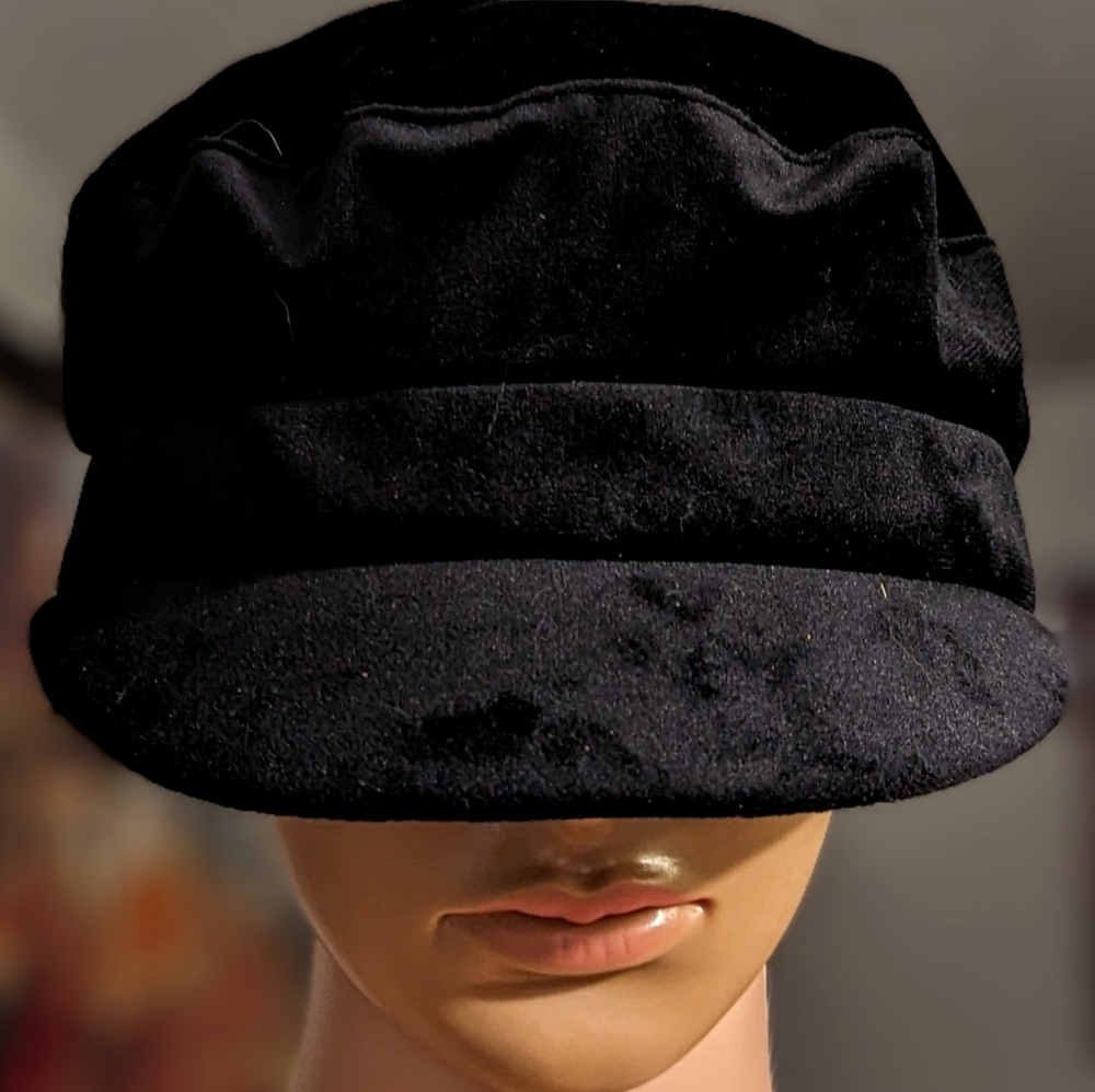 Women's used black velvet baker boy cap